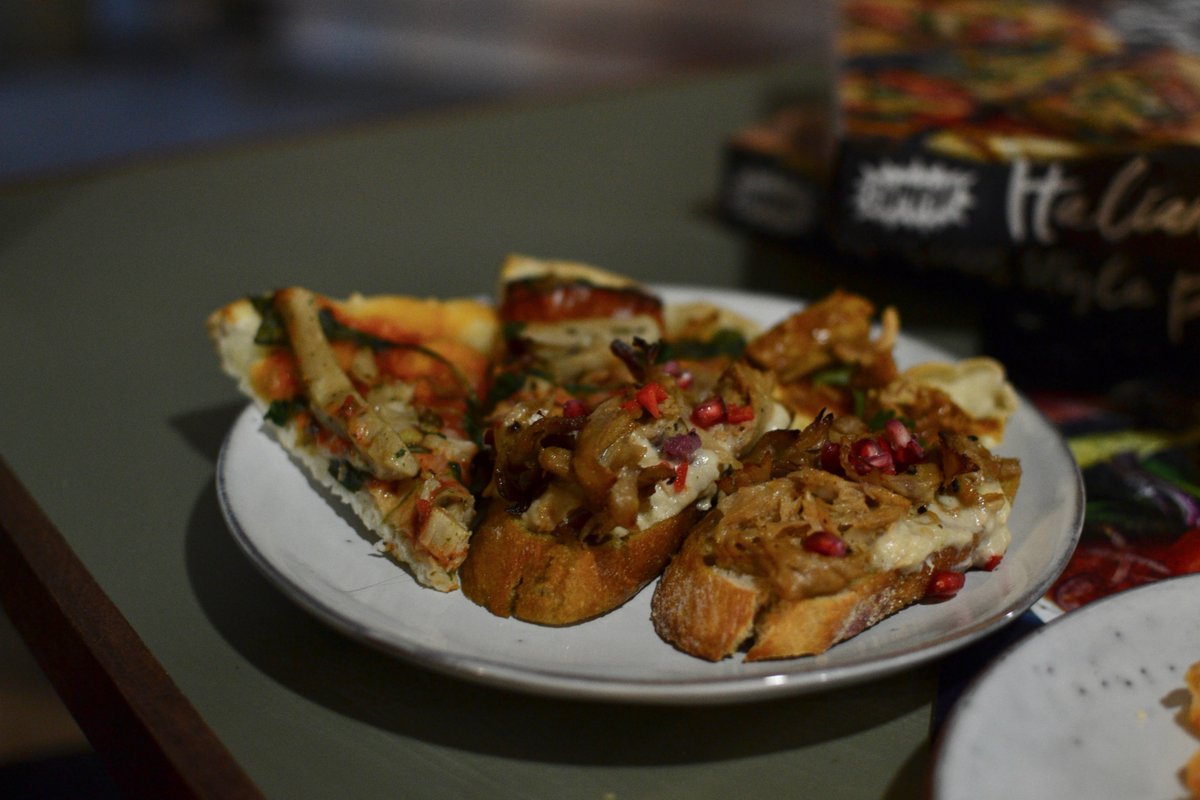 jenihendrix_'s tweet photo. Had a lovely time at the @eat_oumph pizza launch last night! The pizza is INCREDIBLE, I can't wait to fill my freezer with this new product!! 🍕🍕 https://t.co/xU2C9X2aWn