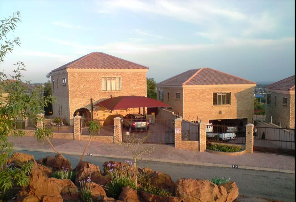 propertInSA's tweet photo. 3 Bedroom House for Sale in South Crest
Bathrooms: 3.5
Bedrooms: 3 
Listing Price: Price: R 1 750 000
https://t.co/dEyZQvL6Hu
#Sale #House #Properties #Apartment #Homes https://t.co/5QtAmMMbmR