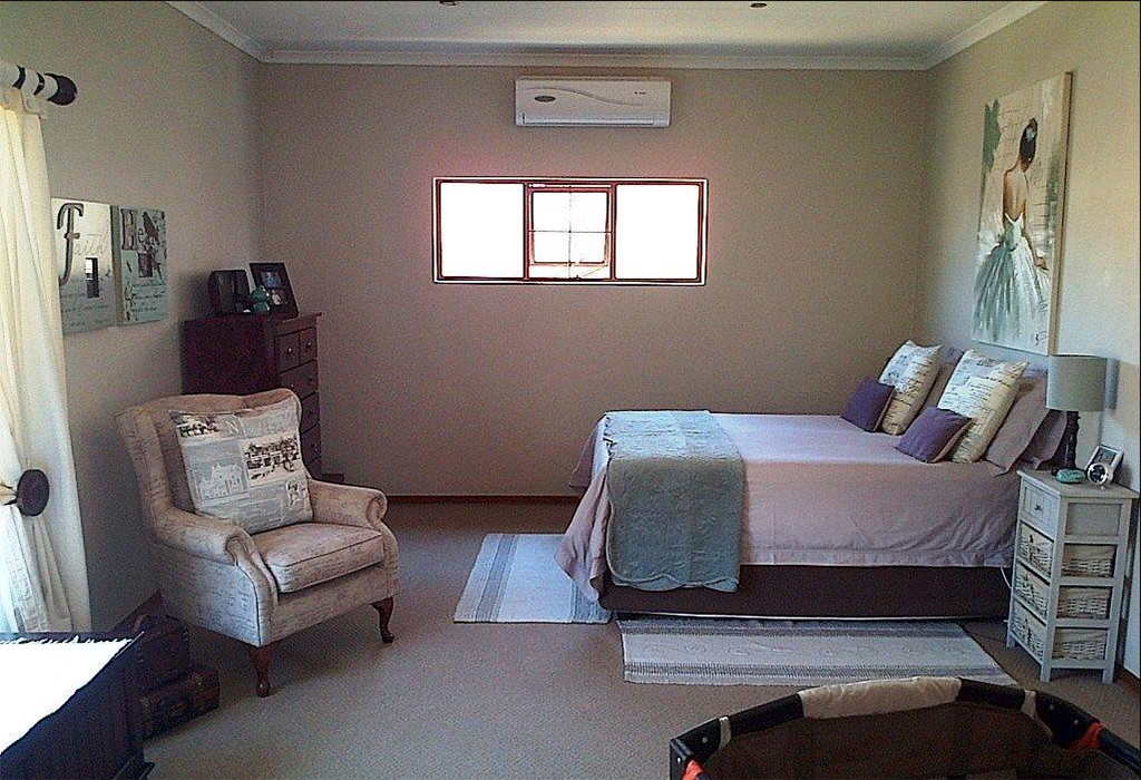 propertInSA's tweet photo. 3 Bedroom House for Sale in South Crest
Bathrooms: 3.5
Bedrooms: 3 
Listing Price: Price: R 1 750 000
https://t.co/dEyZQvL6Hu
#Sale #House #Properties #Apartment #Homes https://t.co/5QtAmMMbmR