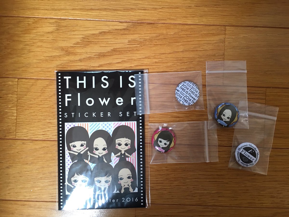 LDH26051936's tweet photo. 無くなったものもあるので載せ直しです。

メルカリ対応してる方で誰か買い取ってくれる人いませんか？

メルカリでUMPの銀テ＆プロマイド付きの詰め合わせ出そうと思ってます。

バラ売りも出来るので買ってくれる方いれば声掛けてください🙏
#LDH #EXILE #三代目 #メルカリ https://t.co/NLqyFxGMg5