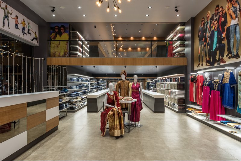 pidesigns_'s tweet photo. A view of 5,400 sqft, two storeyed, apparel store that we have designed with a factory inspired look in Malegaon, Nasik.
#PIDesigns #Pune #interiordesign #retaildesign #impressivedesigns #vibrantspaces https://t.co/oAJHwpyaJJ