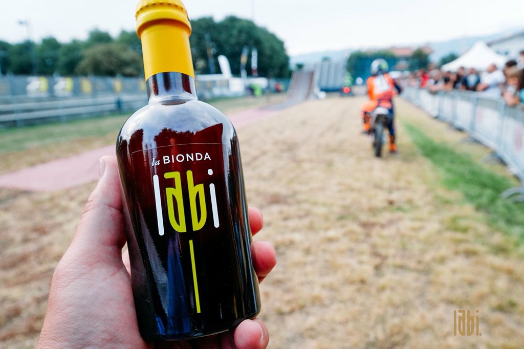 labibeer's tweet photo. La BIONDA, la classica “German Ale”, sempre adatta ad ogni contesto, ma con una piacevole briosità al palato che la distingue. 

https://t.co/dtdU5xf5YI

#fmx #Rosà #labibeer #labi #laBIONDA #craftbeer #artisanbeer #italiancraftbeer #madeinitaly #Vicenza #germanale https://t.co/dWm84vyQcz