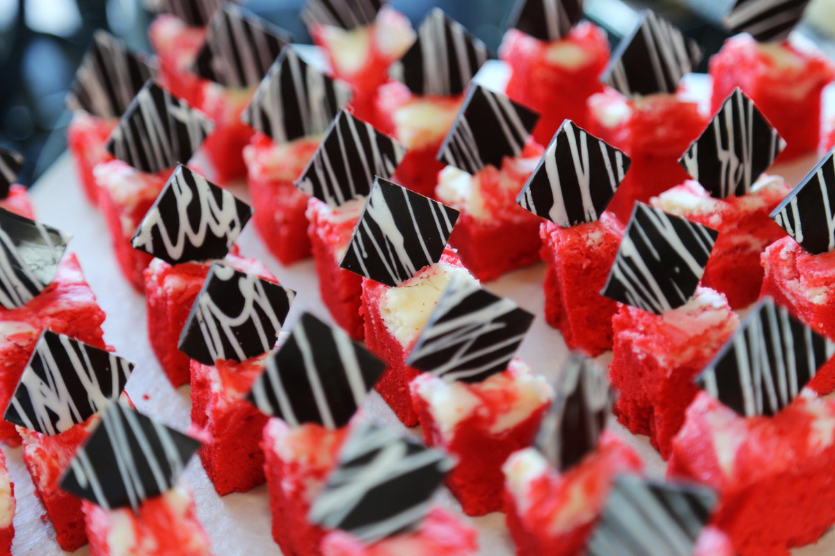 SotograndeGroup's tweet photo. You can't buy happiness but you can buy desserts and that's kind of the same thing. Enjoy our cakes and some other sweets at Arterra Hotel and Resort! #dessertislife #sweetnessoverload #sweettooth #cakesandpastries #foodfantasy #foodislife  #desserts #cakes https://t.co/kPsSwHMIqo