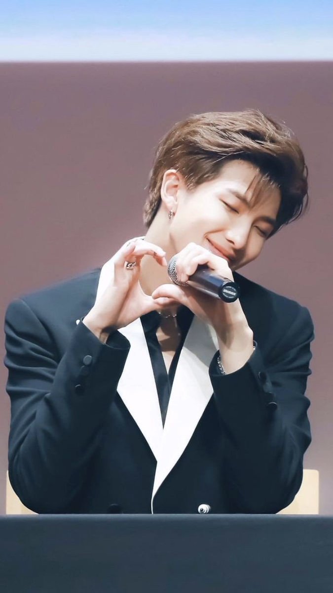 Bugün en güzel lidomuzun doğum günü. İyi ki varsın iyi ki doğmuşsun gamzelimiz, seni seviyoruz. Bizi hiç bırakma. #RMGalaxyDay <a href="/BTS_twt/">방탄소년단</a>