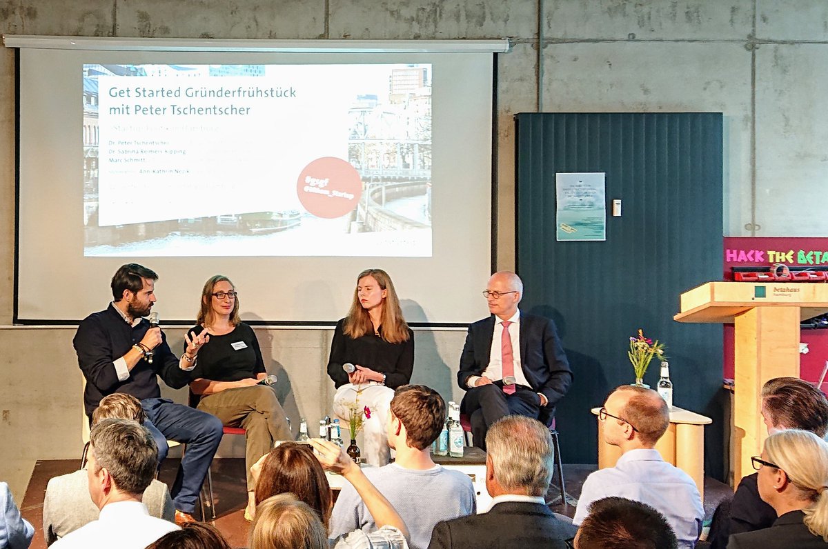 wandelagent's tweet photo. HH ein Ort zum High-Level-B2B-Entscheider mit Offenheit für Startup-Angebote treffen/sprechen? @MaxSimplicity und @TschenPe sind sich noch nicht ganz einig... #gsgf #evertracker https://t.co/CP5rfkZ1Oj