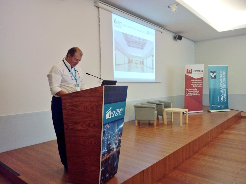 BuildinnCluster's tweet photo. Amando Ruiz, Gerente de @argitech1, presenta su visión sobre las soluciones de alta eficiencia energética en #iluminación aplicadas en infraestructuras. #EESAP9 #CICA2 #eficienciaenergetica @eesap https://t.co/HGLbJ2sfjC
