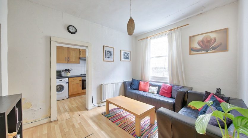 We have a spacious 3 double bedroom ground floor flat ideal for sharers a short walk to the River & #BishopsPark

The flat features:

*Reception
*Good sized fitted kitchen
*Private patio garden

020 7978 4404, Battersea@PalaceGateLettings.com

👉🏽 ow.ly/jW3830lMGZg

#ToLet