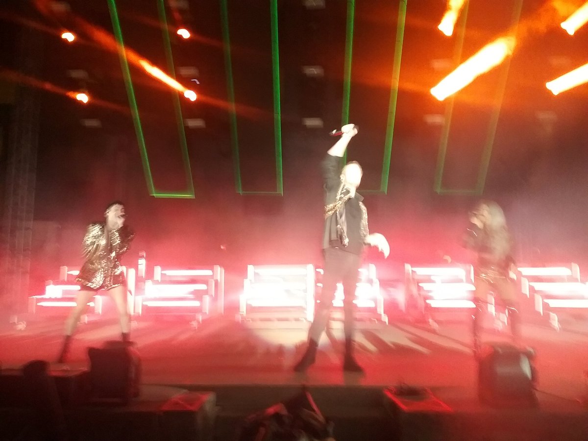 ReeesesPiecess's tweet photo. I had such a great time tonight! Love you guys so much! Miss you already! Can't wait to see y'all again hopefully soon! ❤ #PTXSummerTourCB https://t.co/016k3xhV7X