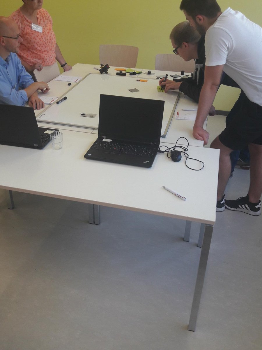 ZentrumCB's tweet photo. Ein spannender und aktiver #Workshop zum Thema #Prozessmanagement #Digitalisierung #eEPK an der #HNEE in Kooperation mit der #TH_Wildau ist nun vorbei. Wir bedanken uns bei allen Teilnehmern für den angenehmen Nachmittag und hoffen das Ihr alle gut nach Hause gekommen seid. https://t.co/n82Uyvb2GW