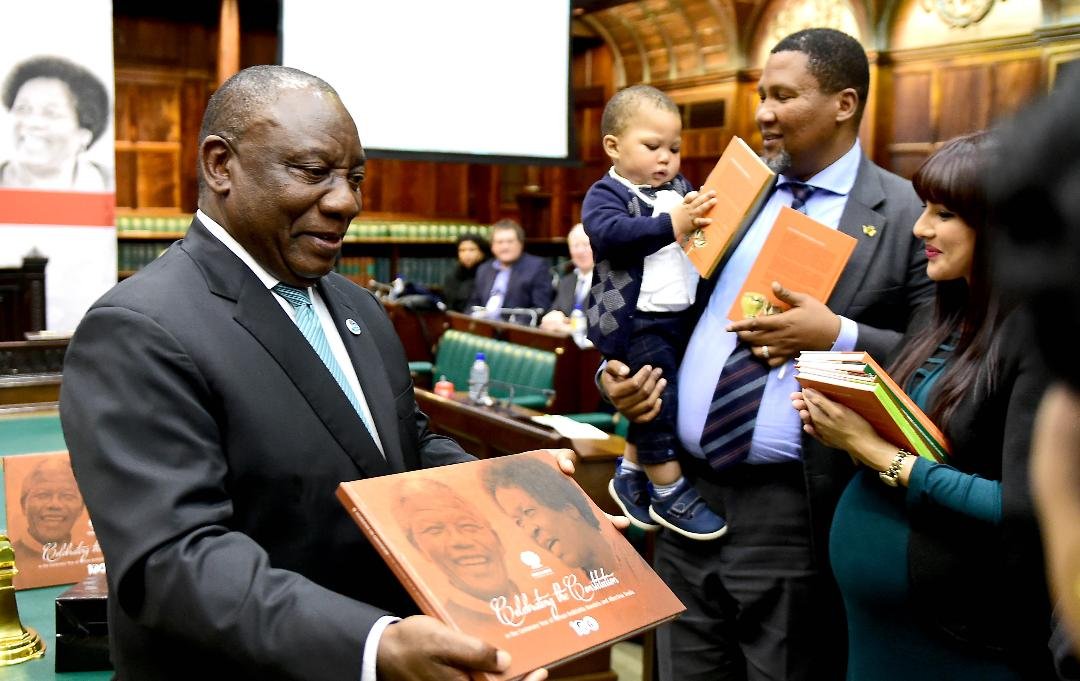 SAgovnews's tweet photo. [PHOTOS 3] #Themebooks #Centenary #Mandela1 https://t.co/Hr9zxXAOZk
