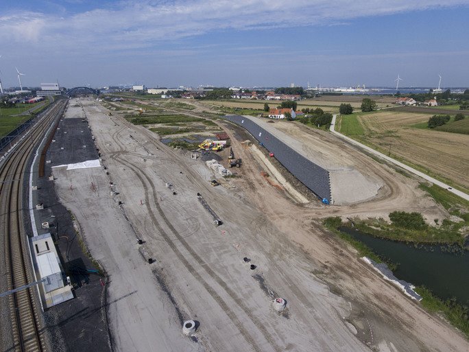 sioenindustries's tweet image. Railway network of the future between Bruges and @Port_Zeebrugge, not without our geotextiles from Manifattura Fontana! 
#Sioeneverywhere #Railwaynetwork #Geotextiles #Sioentalent #Bruges

sioen.com/en/news/sioen-…