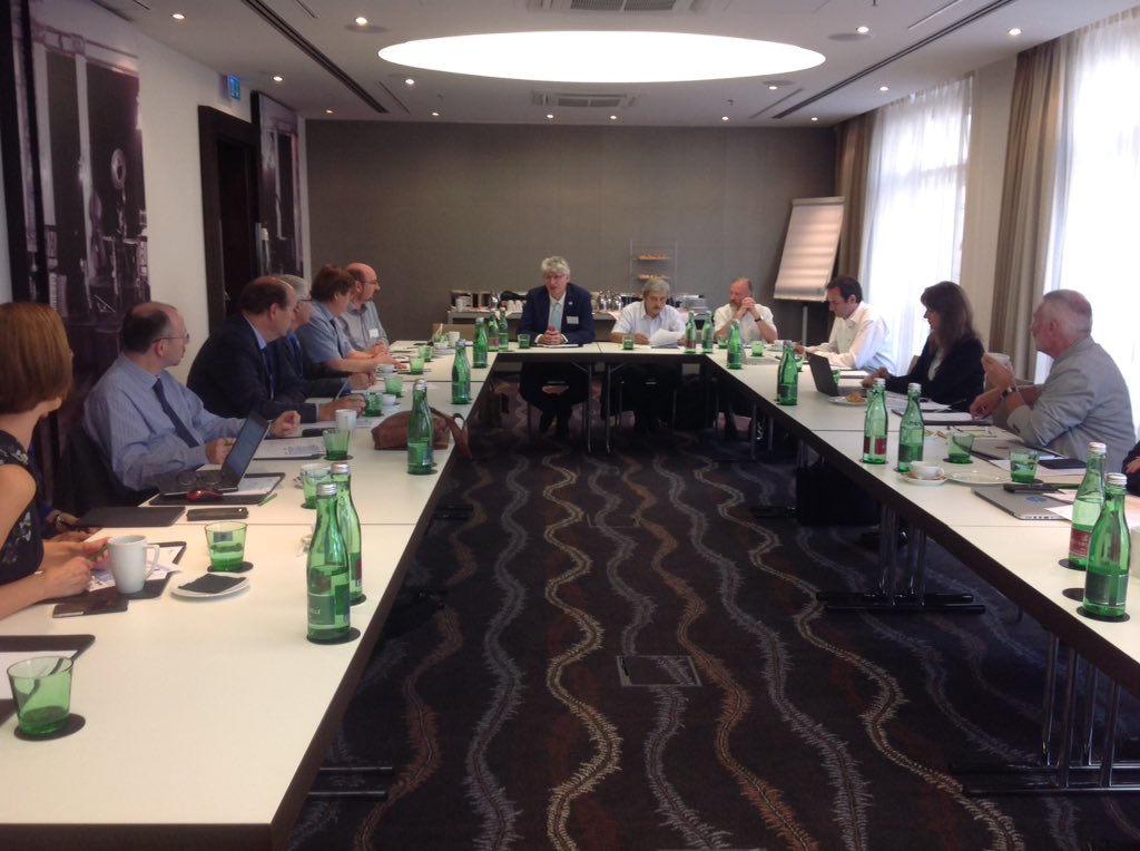 ILLGrenoble's tweet image. European #neutronsources discussing collaboration in the view of the start of #Brightness2 and the immenent launch of #LENS