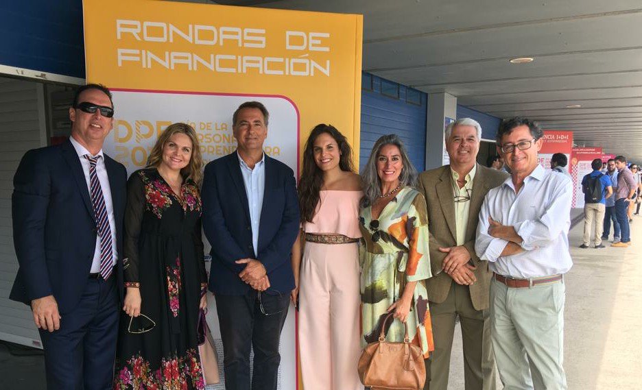 EnriqueTorralva's tweet photo. Ayer en #DPE2016, con amigos y entre conferencias #internacionalización y #financiación https://t.co/bb1Ujn3ZRN