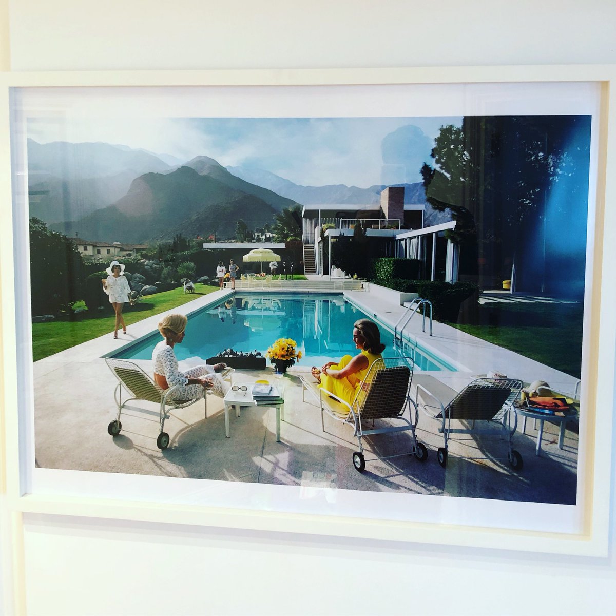 talktogregory's tweet photo. โPoolside Gossipโ by Slim Aarons. I love this picture, itโs now hanging in my flat! ๐๐๐๐
#poolside #gossip #poolsidegossip #slimaarons #slimaaronsphotography #slimaaronspoolside #neldalinsk #photography https://t.co/lfM5fFRysz