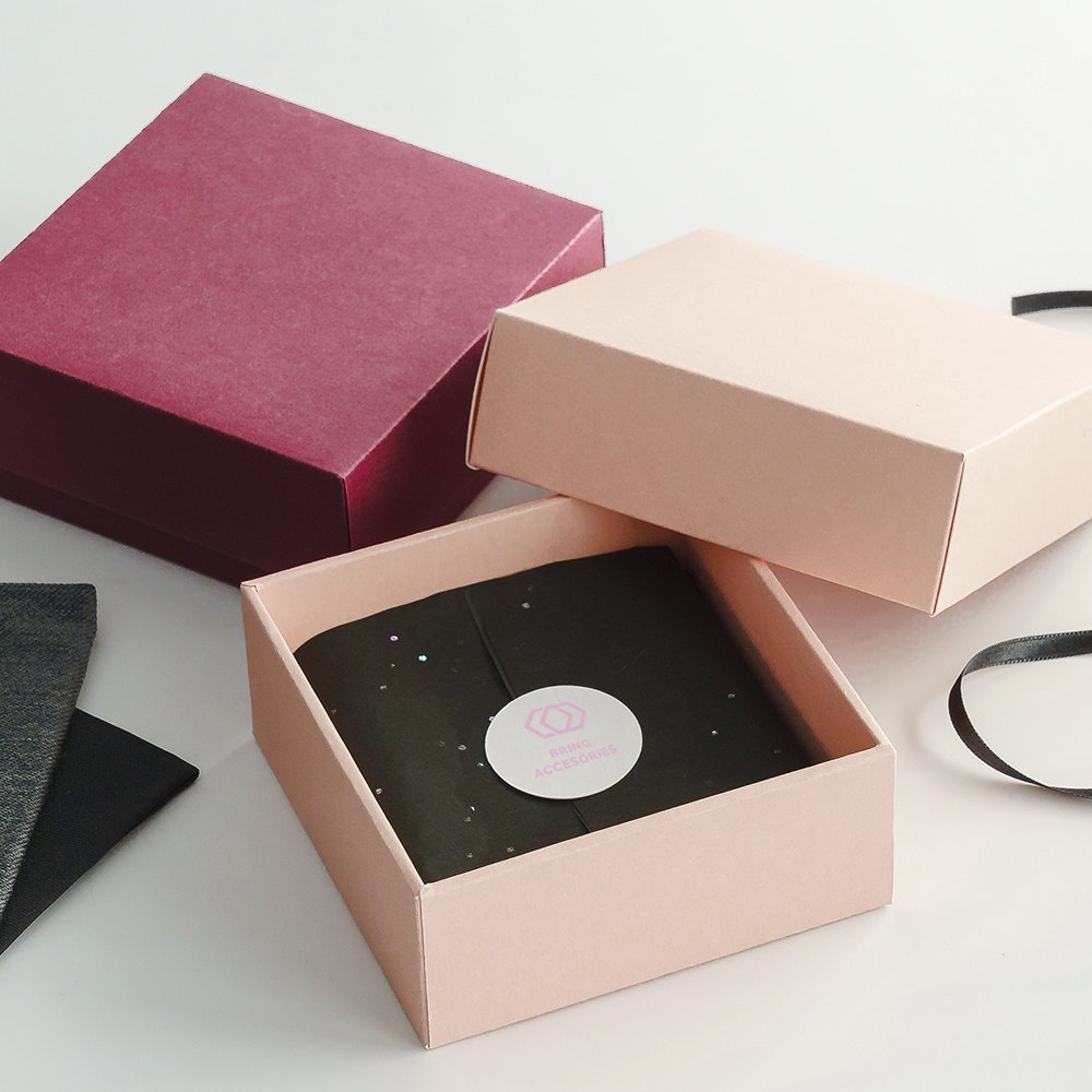 SelfPackaging's tweet photo. Nuestras cajas forradas están disponibles en tonos tan bonitos como estos ¿Con cuál os quedáis?📦💗 https://t.co/pUWbqlG3bt #SelfPackaging #packaging #cajas https://t.co/C29mNWGdOs