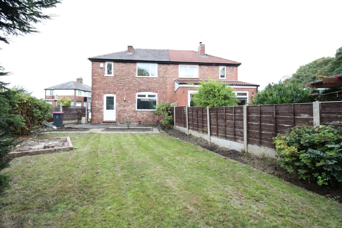 info_lettings's tweet photo. Newly Instructed 3 bedroom semi detached house on Lostock Road Salford renovated throughout this property will not be on the market long call today to register your interest 01618347468 https://t.co/h0g8YRaEMp