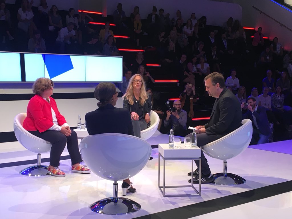 BVDW's tweet photo. „Wir müssen reden. Darüber, warum es immer noch zu wenig weibliche Führungskräfte in der Digitalbranche gibt“,sagt @holadiho zum Start des @dmexco-Panels „Future Work – Female Economic Empowertment“ m. @janinakugel, @flewinski und @MeyerVera. @SiemensDE @fischerAppelt @Fujitsu_DE https://t.co/4X00RvLKUs