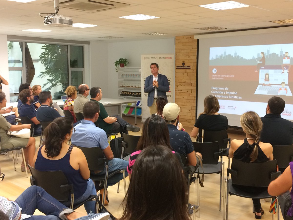 GVAinvattur's tweet photo. Continuamos en @UrbalabGandia. Ahora nuestro director, @paco_ju, y @nacho_mas, de @Startup_VLC, atienden a los emprendedores candidatos a formar parte del programa de Creación de empresas de #InvatturEmprende.

Fecha tope de inscripción: 23/09.

Inicio del programa: 04/10 https://t.co/yzSZtNQA66