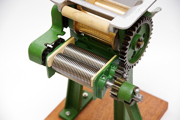 トーカイ麺機謹製 小野式製麺機用ステンレス製1.5mm切刃 ようやく使っ