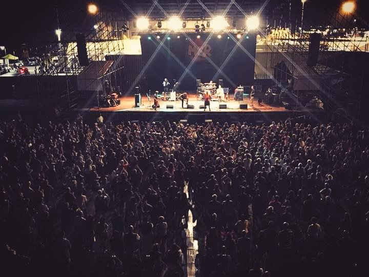 MCityRamblers's tweet photo. GRAZIE! Foto panoramica su #BELLACIAO ✊
A #lamiafestau a #Ravenna #Romagna #paladeandre #festaunita #Ravenna2018
#8settembre #letsgoramblers
#MCR #ModenaCityRamblers #Summertour2018 #Sullastradacontrovento https://t.co/vBbSpcwFr8