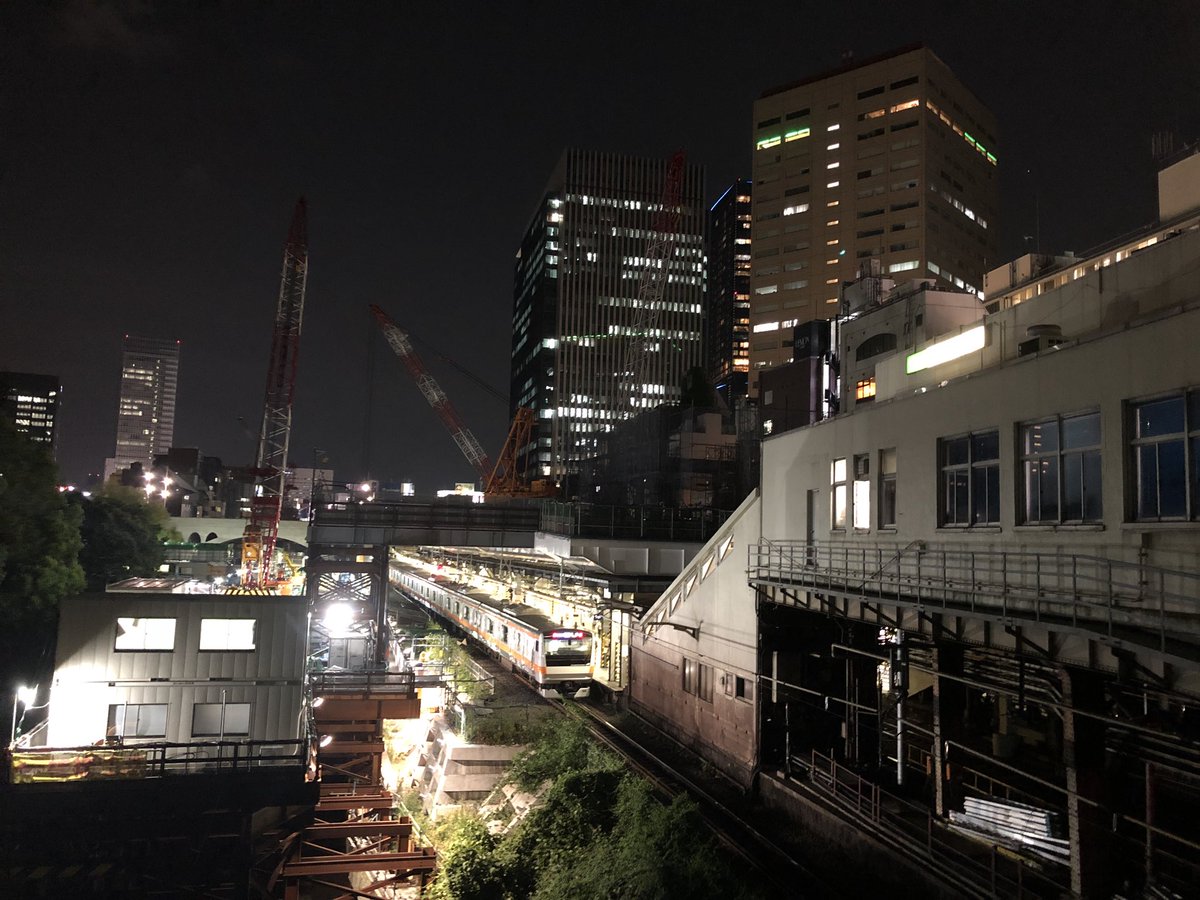 お茶の水アートピクニック Ar Twitter 御茶ノ水駅の工事現場 秋葉原方面のネオンと相まって とても綺麗でした バリアフリー やホーム延長のための工事だそうです 街はどんどん生まれ変わりますね お茶の水アートピクニック Ar Twitter 御茶ノ水駅の工事現場 秋葉原方面のネオンと相まって とても綺麗でした バリアフリー やホーム延長のための工事だそうです 街はどんどん生まれ変わりますね