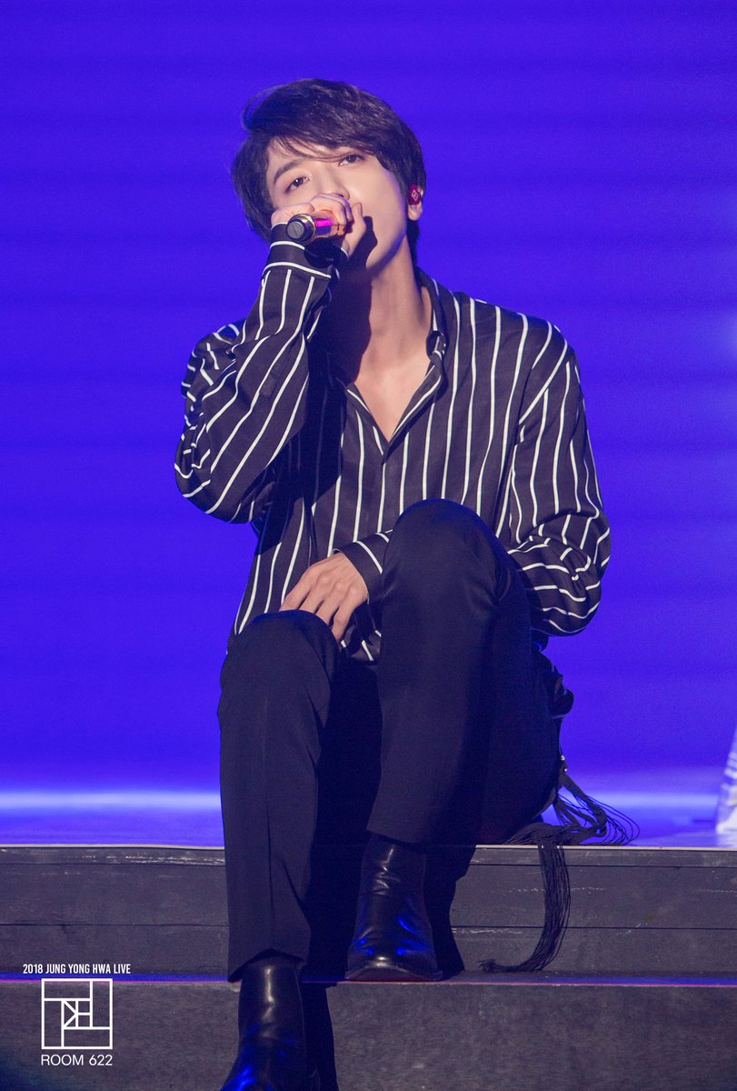 fncmusicjapan's tweet photo. #CNBLUE 11/7発売『2018 JUNG YONG HWA LIVE [ROOM 622]』DVDプレビューフォト日本限定公開です！心に響く歌声でしっとりと歌い上げる、ヨンファの素敵な姿が詰まったDVD、現在FC会員様限定でFNC JAPAN
ONLINE STOREにて予約受付中！ご予約は9月18日までです☆https://t.co/d6fVkogiNa https://t.co/5Lzm8RjfQz
