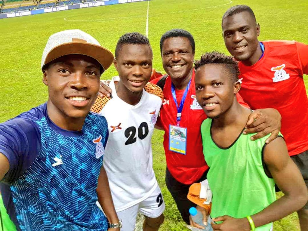 PatsonDaka20's tweet photo. A couple of fans asked me for a picture 😅 of course I said yes. 

#Brothers
#BolaNaLesa⚽
#Twalipalwa🙏🙏🙏🙏
#PD20

#Zambia
#Chipolopolo

🇿🇲🇿🇲🇿🇲🇿🇲🇿🇲🇿🇲 https://t.co/AoYyG56RDV