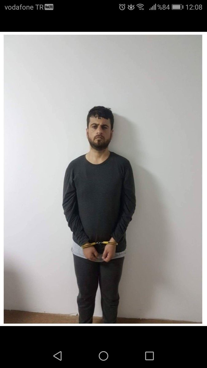 Reyhanlı saldırısının faili yakalandı

MİT, 53 vatandaşın hayatını kaybettiği Reyhanlı saldırısının planlayıcısı Yusuf Nazik'i Lazkiye'den Türkiye'ye getirdi.

Milli İstihbarat Teşkilatı (MİT) Başkanlığı tarafından Suriye'nin Lazkiye kentinde yapılan nokta operasyonla yakalandı.