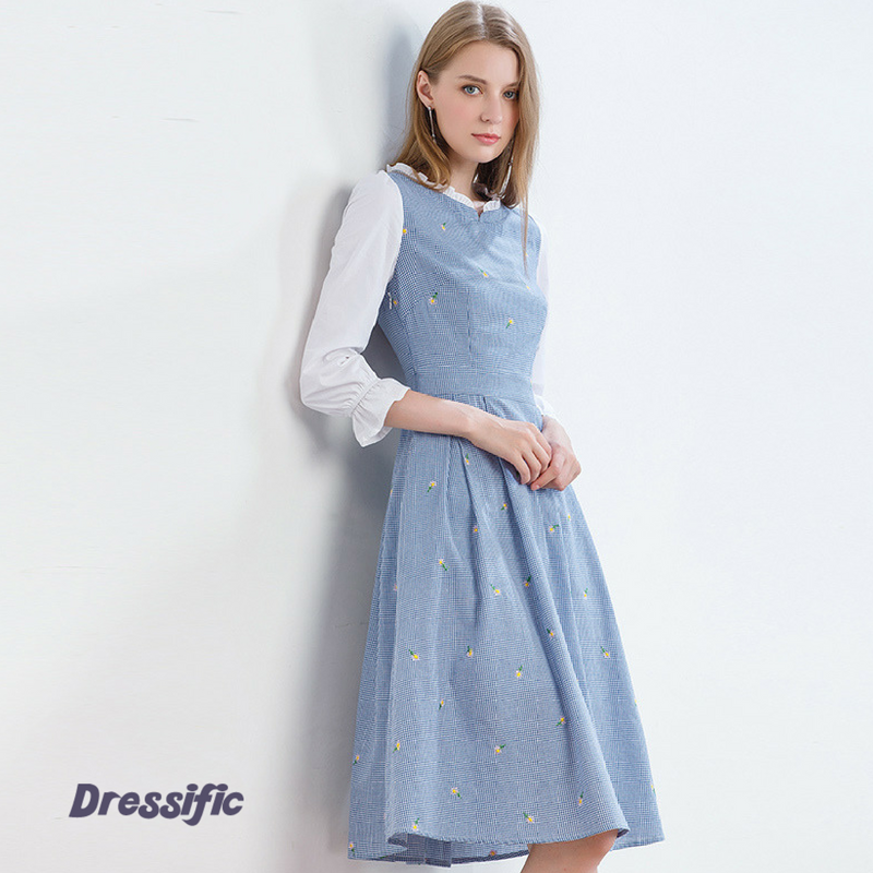Did you know that this dress actually has cute subtle floral Embroidery? 🤩 Grab yours in store! #floraldress #casualwear #embroidereddress 

Get it on Dressific: bit.ly/2LTSxP4