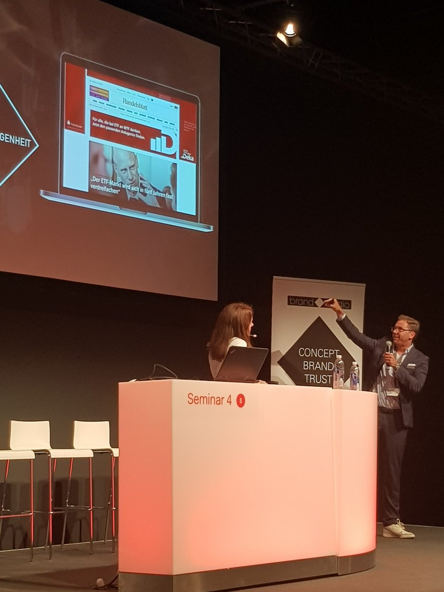 iqdBrandStudio's tweet photo. Wenn Ihr Fragen habt oder Euch einfach ein Bild von uns und unserer Arbeit machen möchtet, besucht uns doch einfach in Halle 8 C031/D030 #DMEXCO18 #iqdigital #iqdbrandstudio https://t.co/V6cWFFPLuT