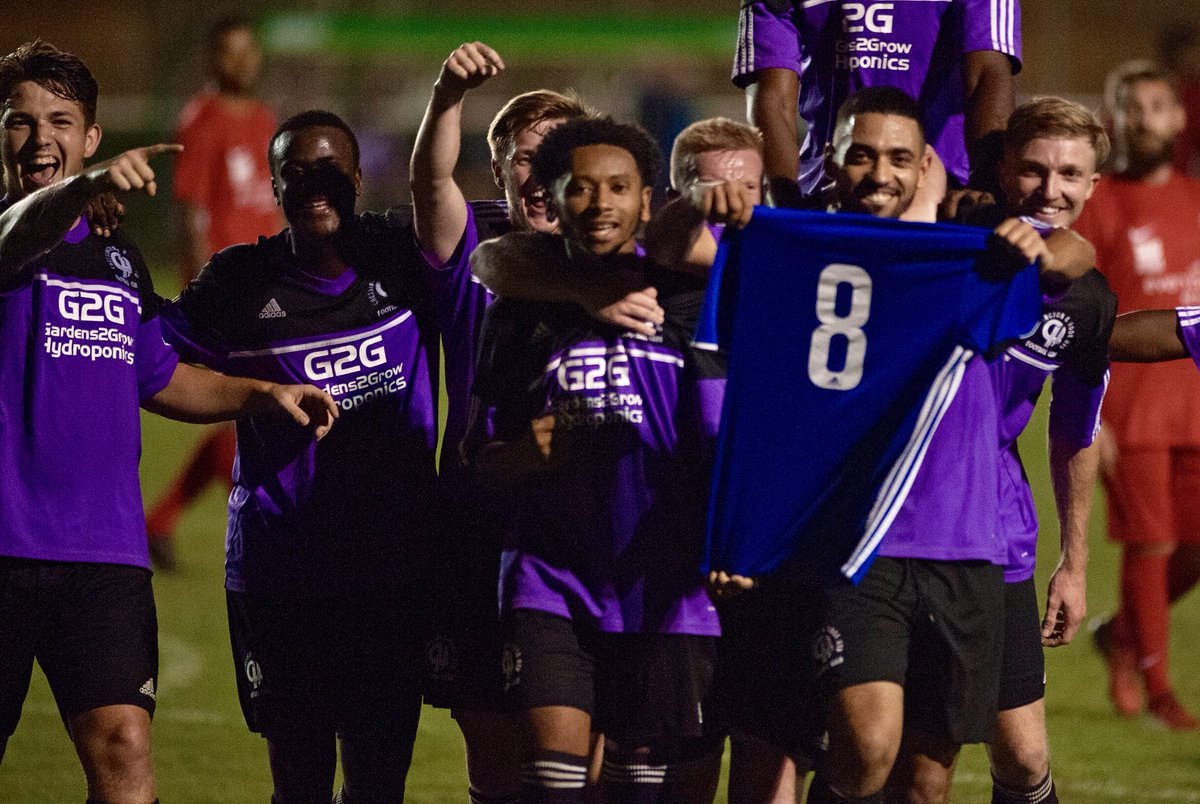 CHUFC's tweet image. What a moment!! @DarrylSiaw5 lays flat out on the ground after being fouled, @therealfabz waiting, the lads hold up the no8 shirt as they dedicate the goal to Matt Ellis who broke his ankle on Saturday 💜💙 @JamieWattsy @LouisC62 @Ben_Ewing3 @andywalker87 @HeardJake @Scants96