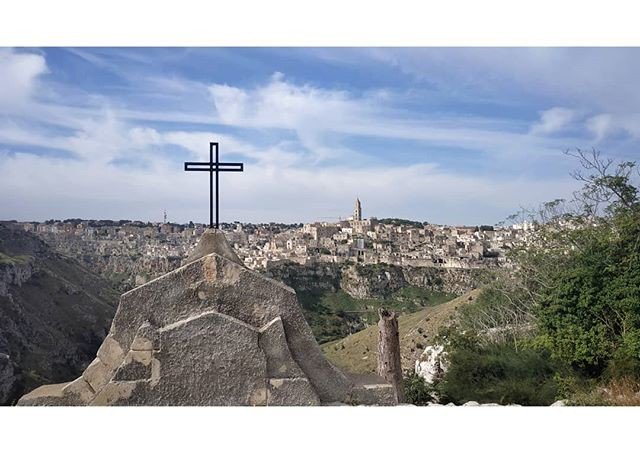 Reposting @laide_aliani: - via @Crowdfire 
#matera #basilicata #lucania #capitaledellacultura2019 #unesco #thehub_basilicata #southitaly #travel #traveler #travelphotography #artphotography #explore #urbanlandscape #urbanphotography #archeology #volgomatera #volgobasilicata