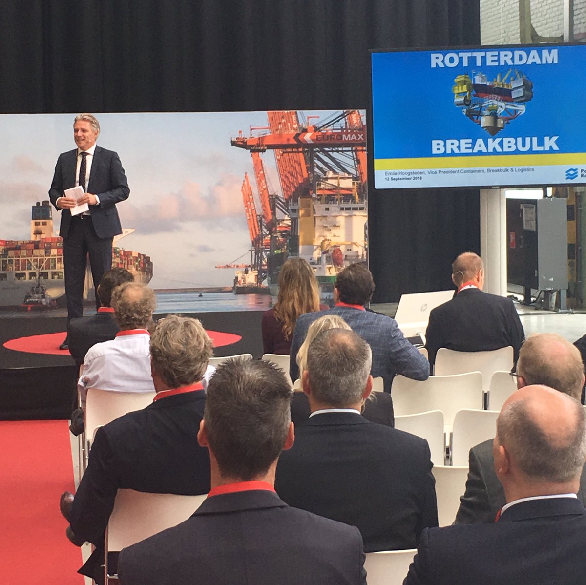 BreakbulkRTM's tweet photo. Emile Hoogsteden of @PortOfRotterdam kicking off at #ProjectCargoSummit 2018. Project cargoes are best off in Europe’s smartest port #rotterdamlovesbreakbulk #breakbulk https://t.co/jXvxlgneCE