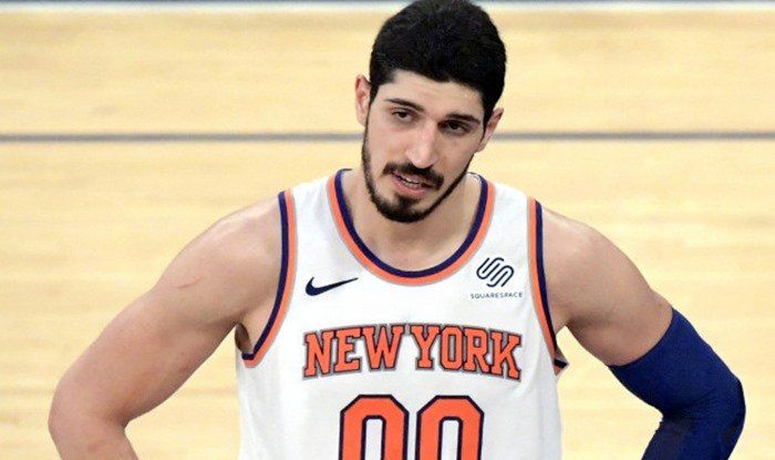 tr724com's tweet photo. Enes Kanter Time’a yazdı:
Erdoğan’ı eleştirdiğim için Türkiye’ye dönemiyorum;olanları anlatmazsak ülkem çok acı çekecek

Babam bu ay terör örgütü üyesi iddiasıyla yargılanacak.O bir profesör, terörist değil.Benim babam diye zulmediliyor
@Enes_Kanter @TIME

https://t.co/hFFYT1NnI2 https://t.co/R9h9Sny1vh
