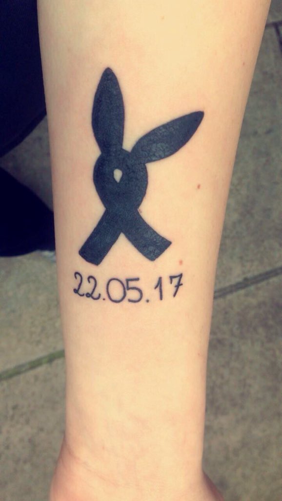 officialalei's tweet photo. Finally got my tattoo and I couldn't be happier ☺️ a year and a half I've been waiting for this ❤️❤️ @ArianaGrande #ArianaGrande #manchesterarena #manchesterconcert https://t.co/x6yWLexqQy