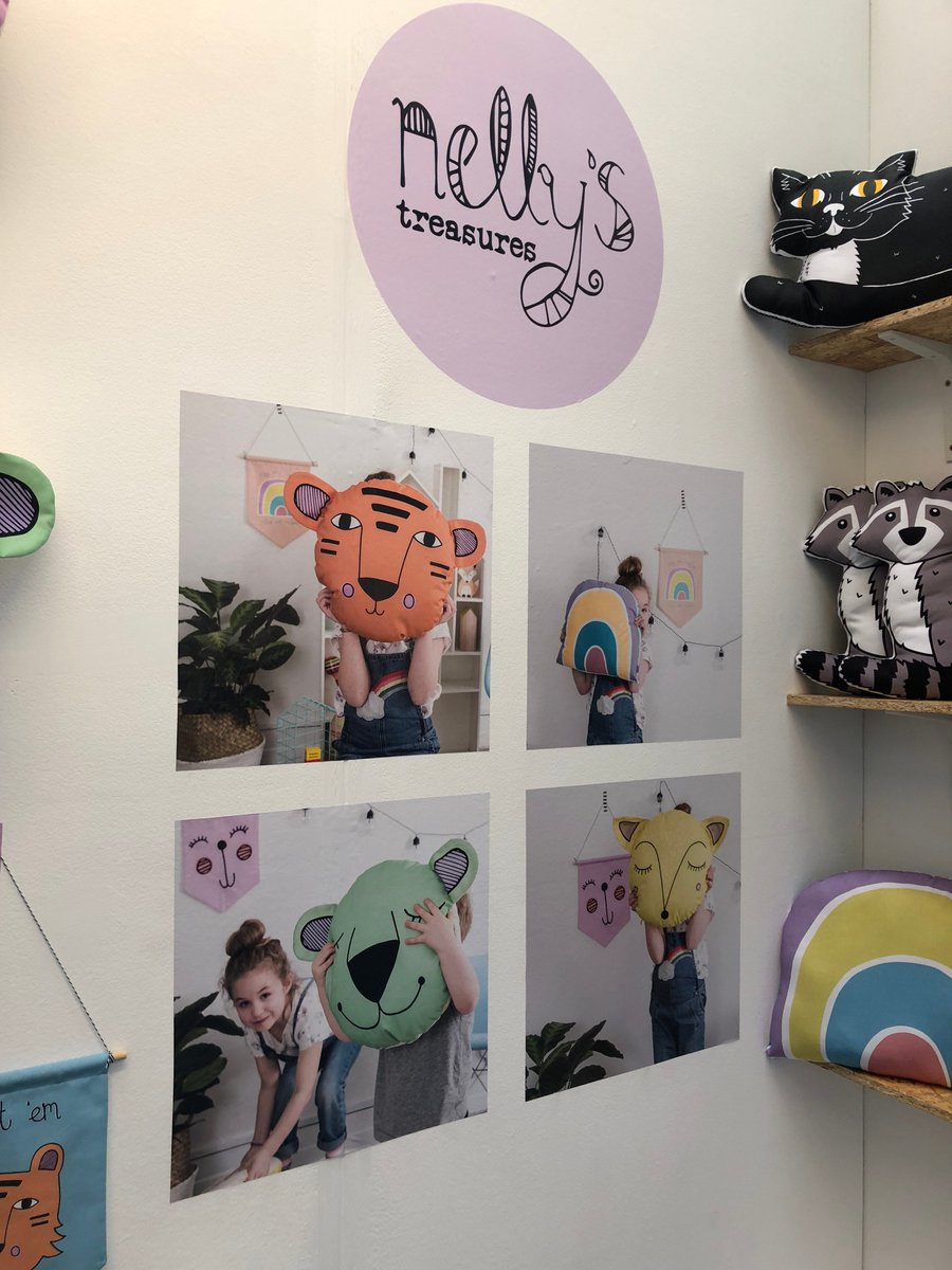 It was so lovely to meet Helen AKA <a href="/NellysTreasures/">Helen.</a> at <a href="/TopDrawerLondon/">Top Drawer</a>! Helen makes AMAZING accessories and gifts... pop on over and take a look. My favourite is the Fox Cushion which goes perfectly with our Mr Fox shoes 🦊😃 #inchblue #babyshoes