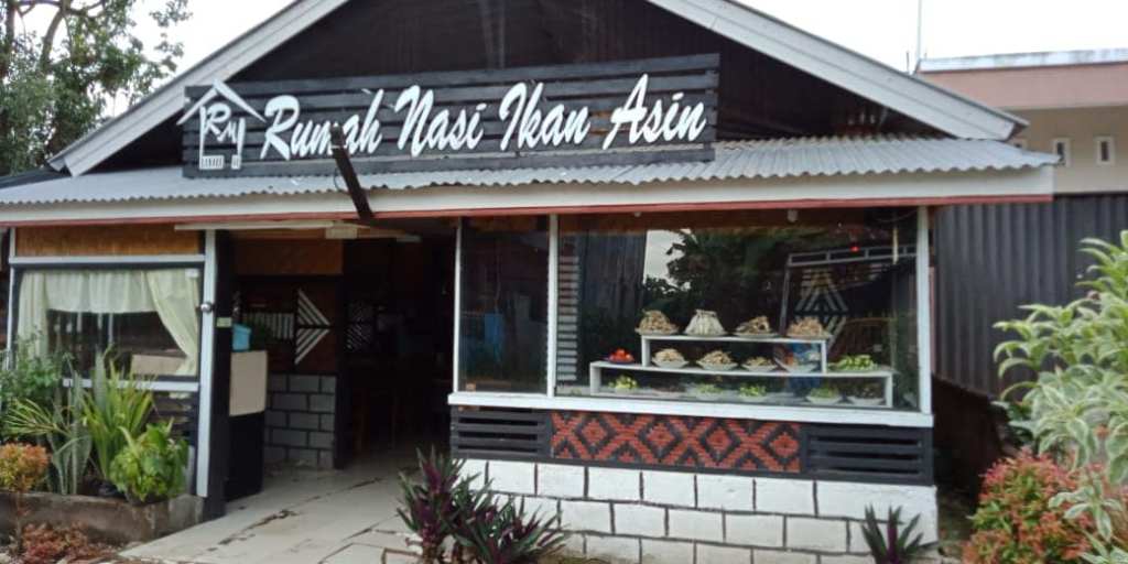 Rumah Nasi Ikan Asin: Menu Rakyat Selera Pejabat pikumbuah.online/rumah-nasi-ika…