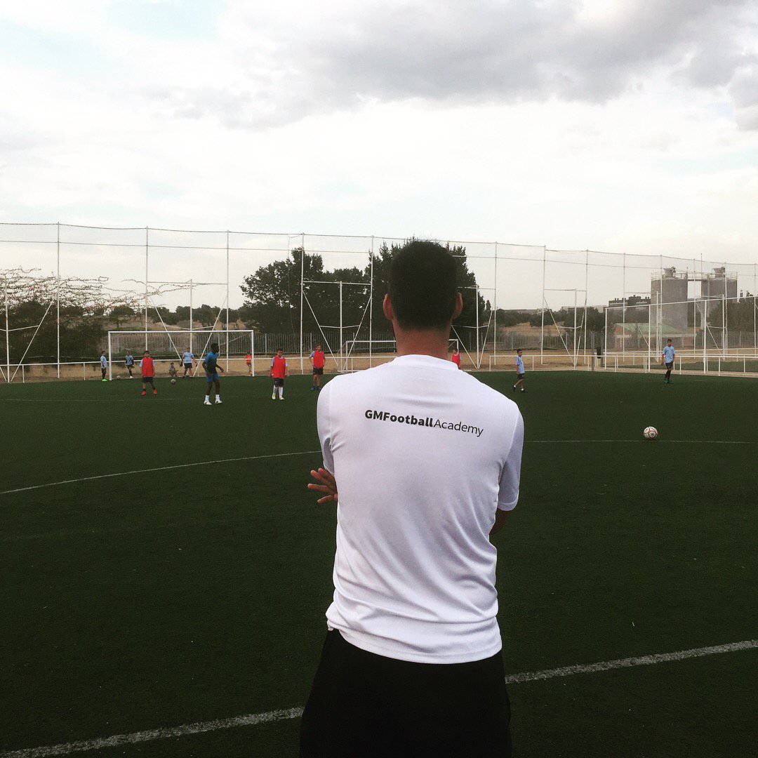 ¡ESTÁS A TIEMPO!
⏱⏰🕰
Si tú sueño es ser entrenador de fútbol 
⚽️ 🧞‍♂️🧚‍♀️
Este verano puedes apuntarte a nuestros cursos 
🌞🏖⛰🏜
ow.ly/GMtO30lkKst