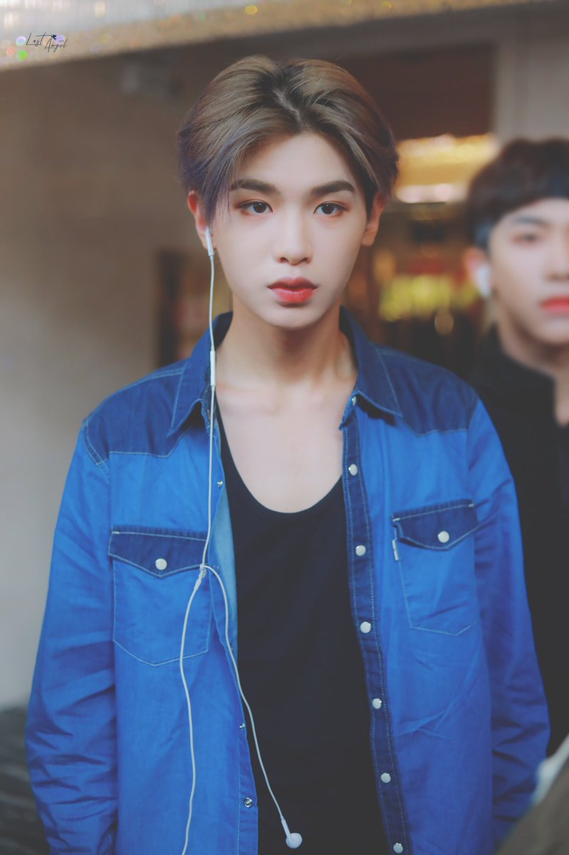 LastAngel0219's tweet photo. #黄明昊 #저스틴  #Justin 
180825 上班💼 https://t.co/FnEyMyIaMq