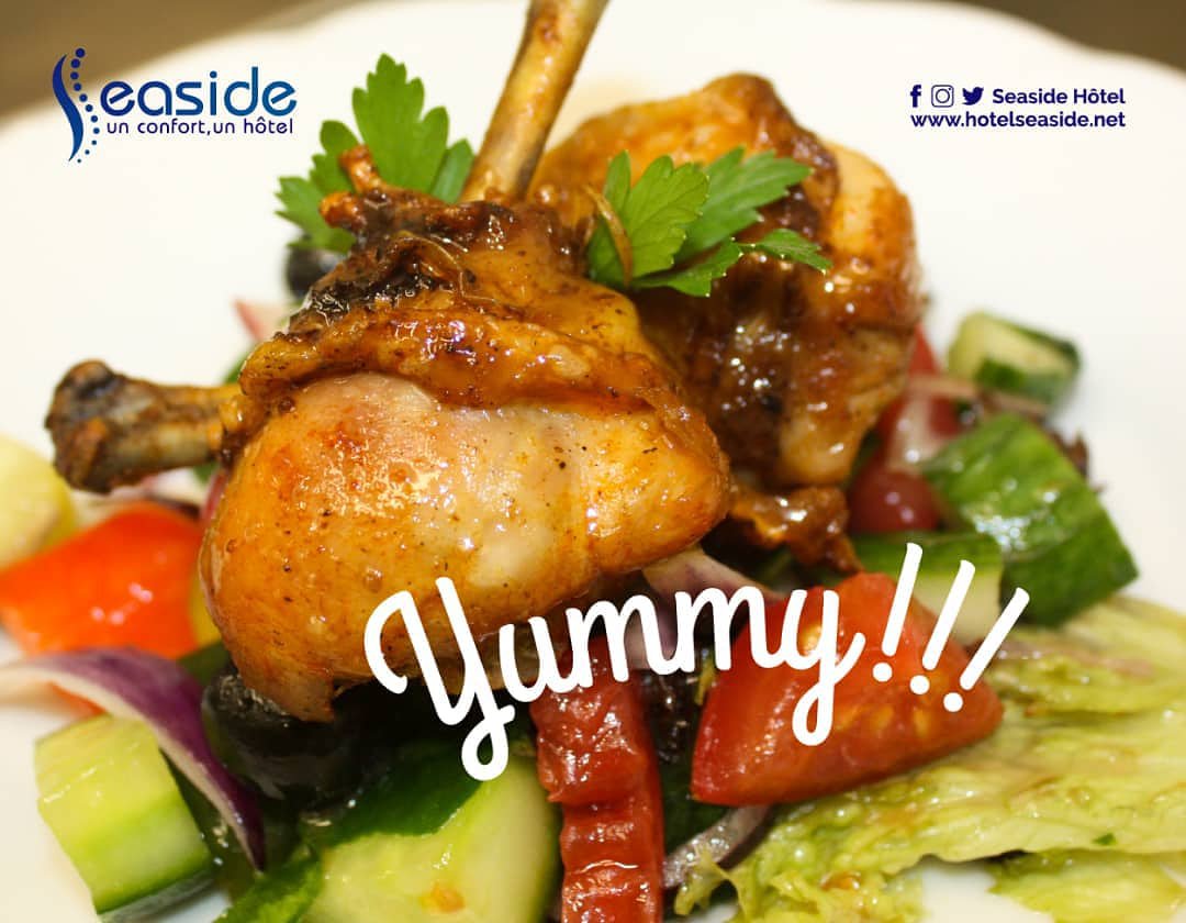 Seasideofficiel's tweet photo. Savourez le bon goût d'un poulet frit, accompagné de la fraîcheur d'une délicieuse salade.

Profitez des goûteuses recettes du meilleur hôtel de la ville, Seaside.

📞 +228 70 24 50 60 | https://t.co/OYFMJUoipe

#Seaside #besthotel #Qualityandconfort #food #yummy #Togo https://t.co/uskpKqnOhm