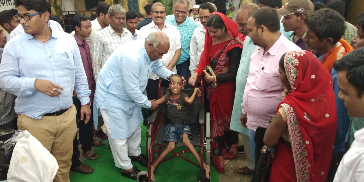 hariompandeyMP's tweet photo. इस अवसर पर 83 ट्राई साइकिल, ०५ फोल्डिंग व्हीलचेयर, 90 वॉकिंग स्टिक, ०4 ब्रैल केन, १२ बीटीई कान की मशीन, ०३ स्मार्टफोन एवं ०१ स्मार्टकेन उपलब्ध कराया गया। #EmpoweringDivyang https://t.co/laXsYVn703