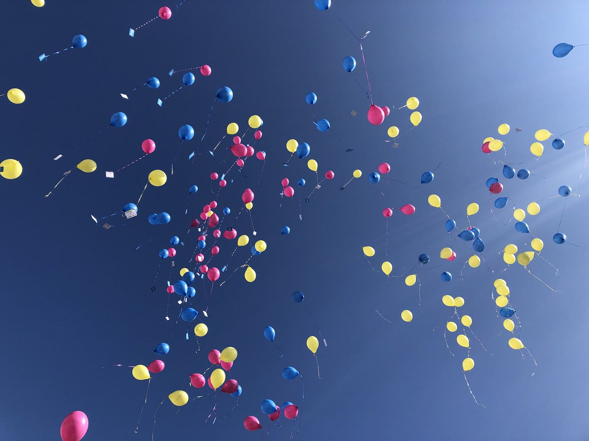 SmartCity_DO's tweet photo. Heute ist die Social-Media-Kampagne #dortmundatwork gestartet 👍 Sehr cool gemacht und trotzdem informativ 😎🤓 Für Azubis, Schüler*innen und Unternehmen. So geht das! 🎈 https://t.co/u21Gc7hqwl