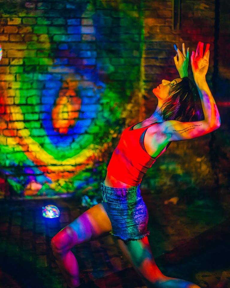 szpt7's tweet photo. https://t.co/iINDZc0i6i
#rainbow #glasspaintings #projections #projectionart #trippy # trippyart #led #ledlighting #projectorphotography #lightpainting #glasspaint #projection #nightlight #360projection #psy #psychedelic #moodlight https://t.co/iRhKWYQK0k