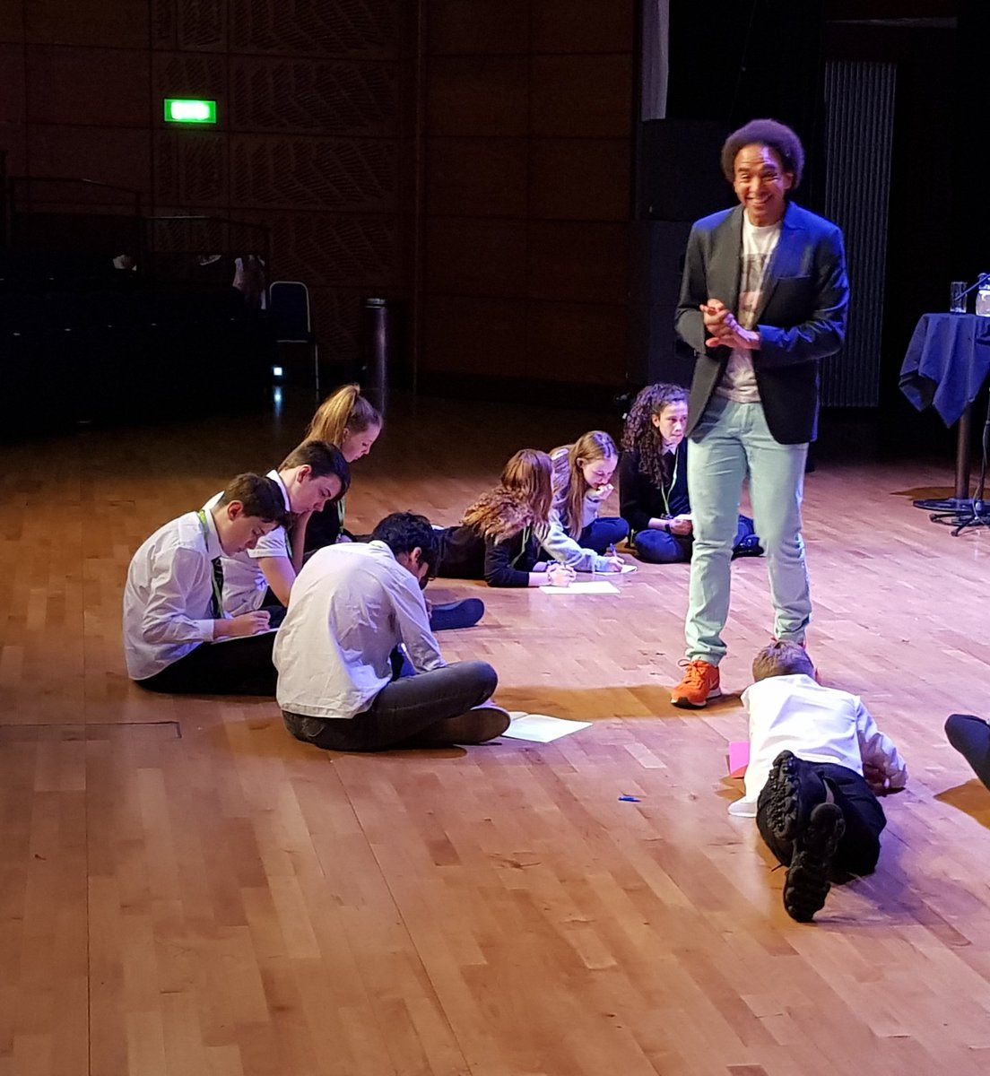 eastlothianlibs's tweet photo. Performance poetry workshop with @poetryjoe #OfftheShelf https://t.co/5HCG85qG89
