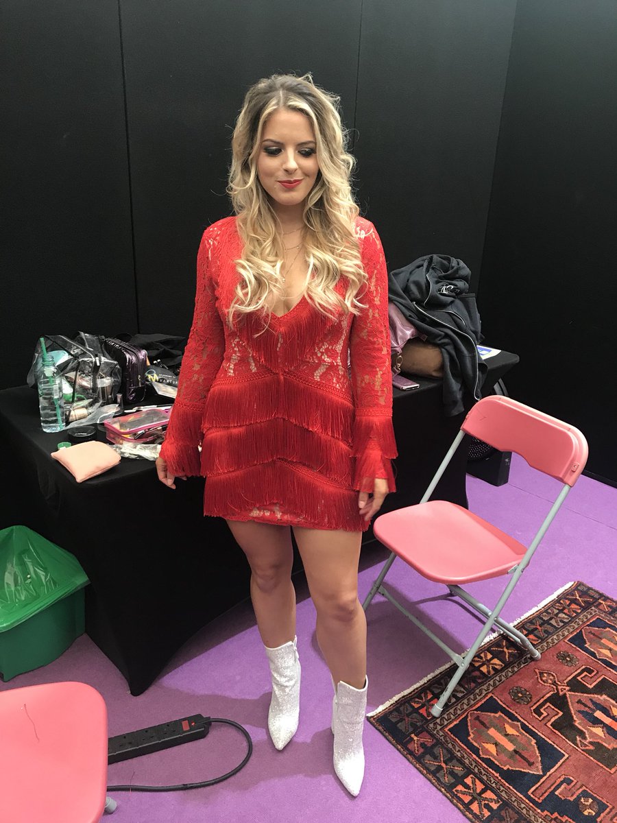 LaurenO_D's tweet photo. #hydepark #makeupartist #stagemakeup #bestdressever #dollypartonvibes #londonmakeupartist https://t.co/zaL7zuY1Ou