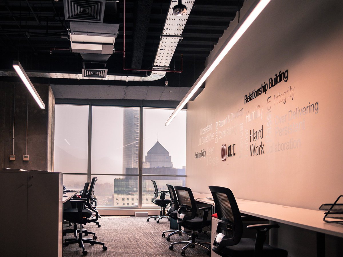 allen_lighting's tweet photo. This beautiful linear lighting is shining in the office-room!

#led #colors #colorsled #linear_lighting #linearlighting #modern_lighting #architectural #interior #lightingdesign #lighting #pendant #interiordesign https://t.co/yVCSmK9fov
