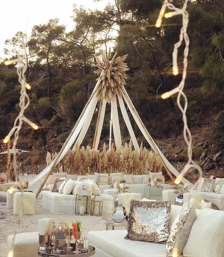 RixosHotels's tweet image. Feel the sand beneath your toes at your perfectly relaxed and glitter wedding party. #rixospremiumgocek #clubprivébyrixosgocek