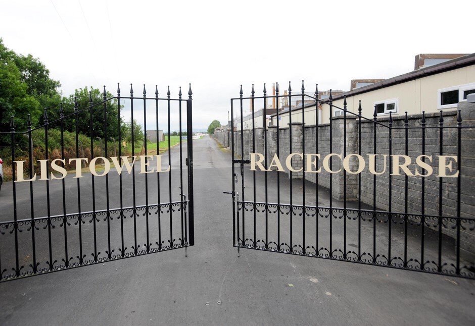 marathontipping's tweet photo. Listowel &amp; Uttoxeter Racing Selections https://t.co/Svz5e0a0pV https://t.co/Jes3Mq9Khv