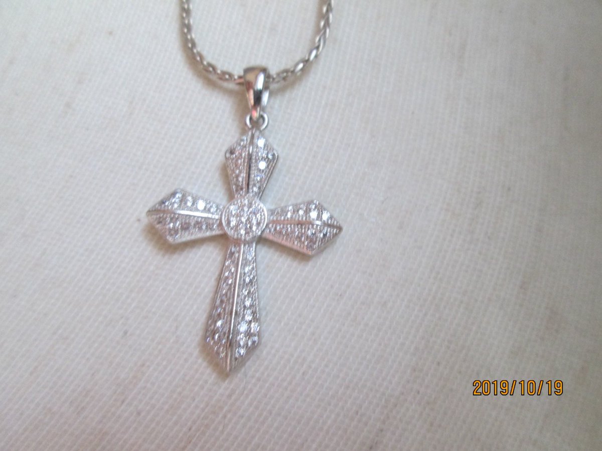 sobertj's tweet photo. Excited to share the latest addition to my #etsy shop: Handcrafted .65ctw Diamond Cut White Sapphire 925 Sterling Silver Cross Pendant, Wt. 4.3 Grams https://t.co/iZInvjE43j #jewelry #necklace #silver #goodcondition #madewell #durable #silver925 #925cross #labsapphires https://t.co/roxLIeEoqr