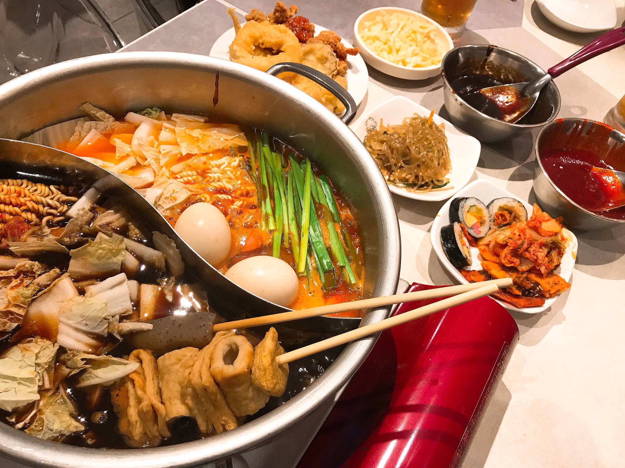 りょうくんグルメ まじでこの世の全てのトッポギ 好きに教えてあげたいんだが新大久保の980トッポッキには全ての人間を虜にする禁断の韓国鍋食べ放題がある これがランチ980円 ワンドリンク制 で超絶美味いからぜひ全国のトッポギ好き トッポギを愛する者